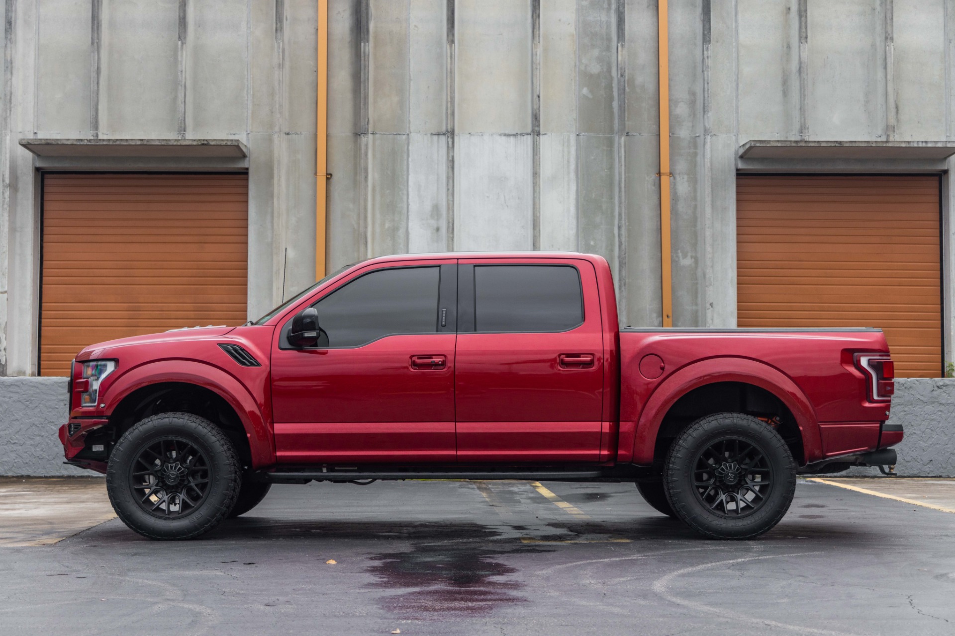 ford raptor lifted red