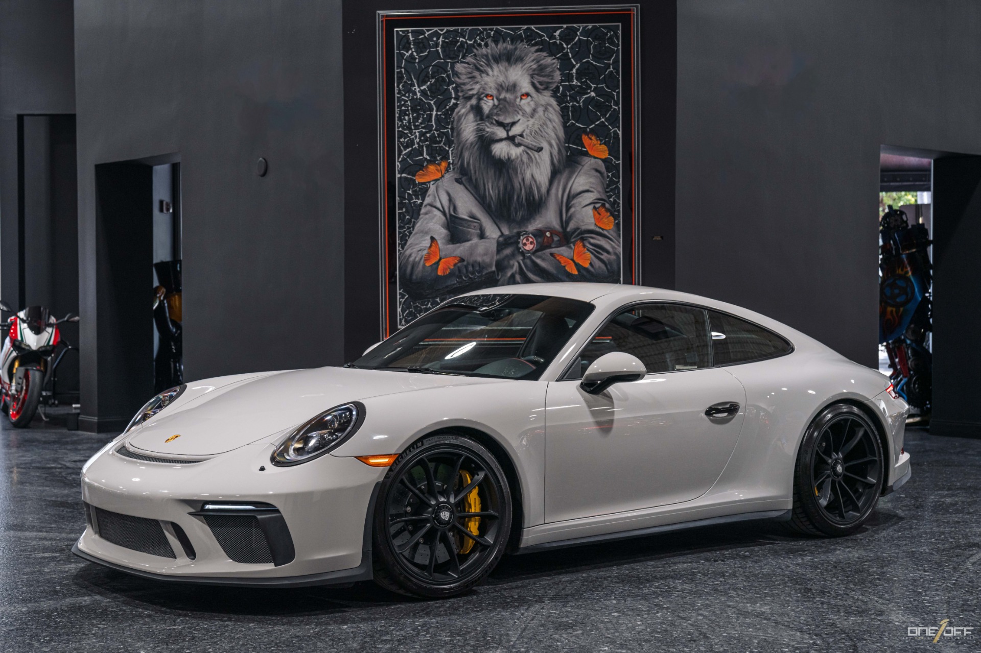 Used 2018 Porsche 911 GT3 Touring w/ $182K MSRP in Chalk Paint + CCBs ...